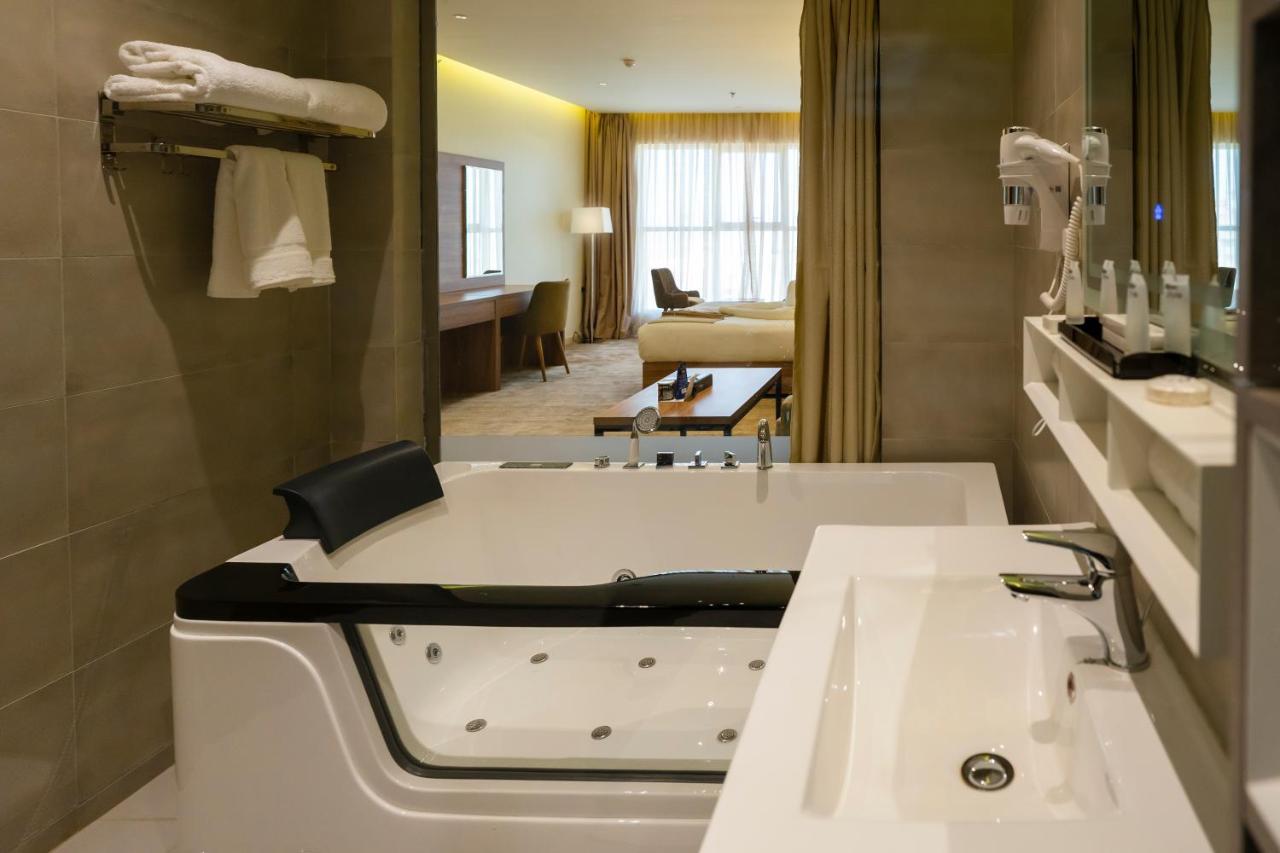 W Suites Hotel Абха Екстериор снимка